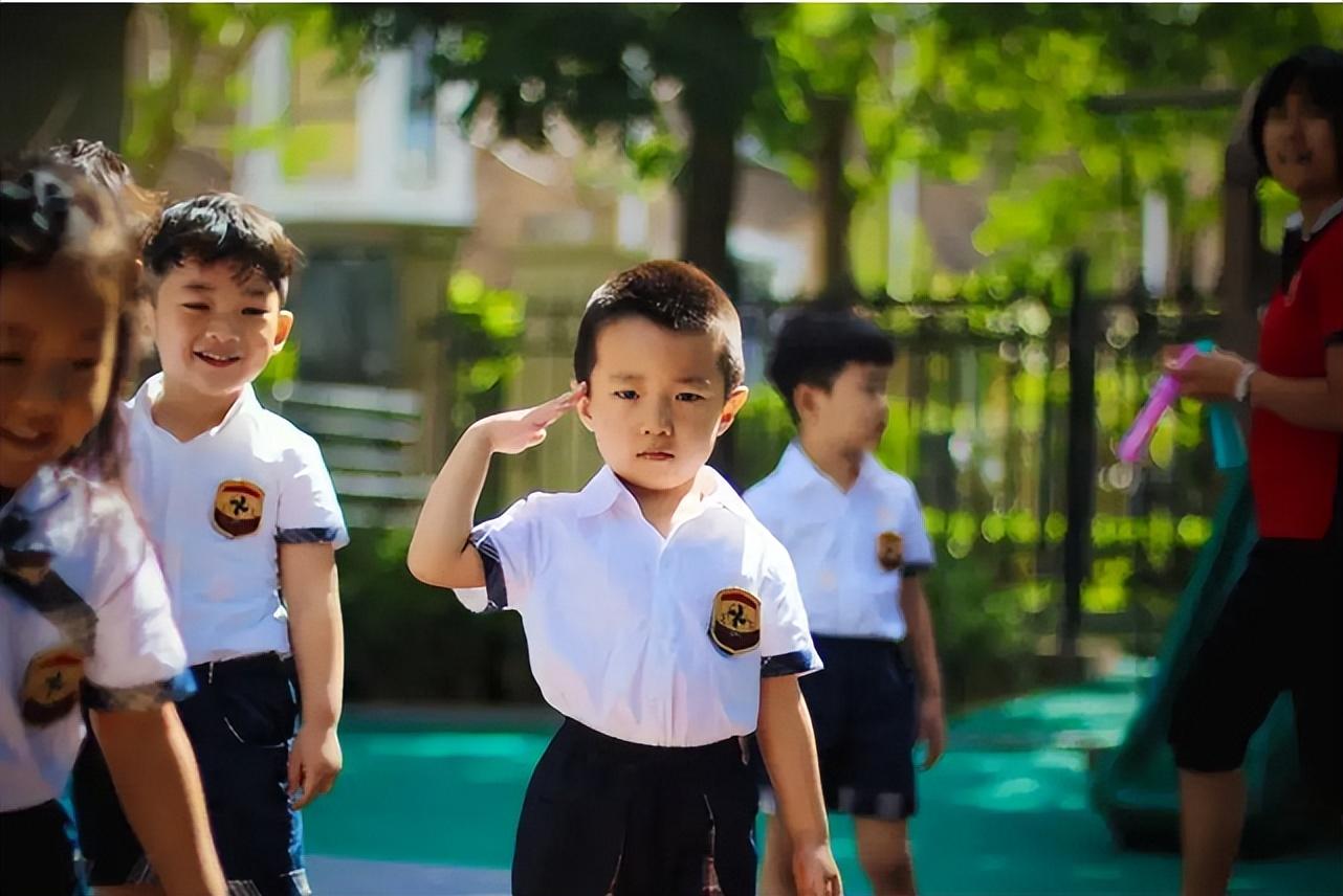 黑桃a怎么唱（幼儿园教成人口水歌！《黑桃A》歌词露骨引人担忧，专家：不合适）-第9张图片-拓城游