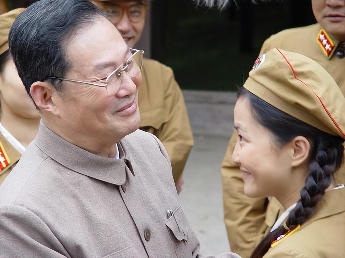 国家使命饰演张嘉译女儿的演员（被低估的高科技军事题材剧：《国家使命》）-第4张图片-拓城游