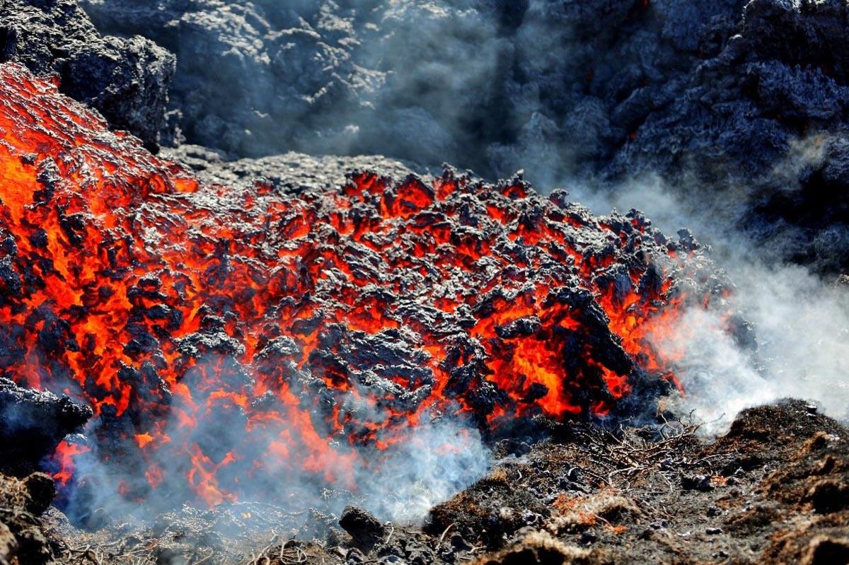 冰岛火山爆发是哪一年（地质过程相当活跃 冰岛火山爆发可能持续几十年）-第4张图片-拓城游