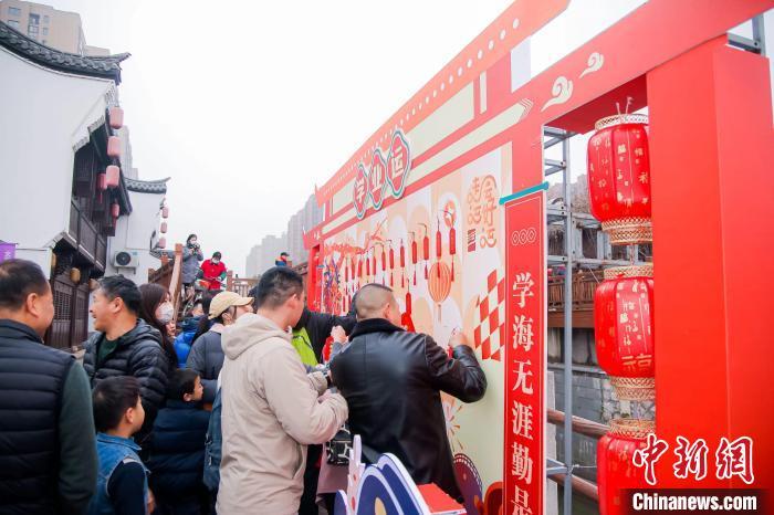 水陆大会是什么意思（中新健康丨杭州新年走运大会举行：水陆并行 民众走运祈福）-第4张图片-拓城游