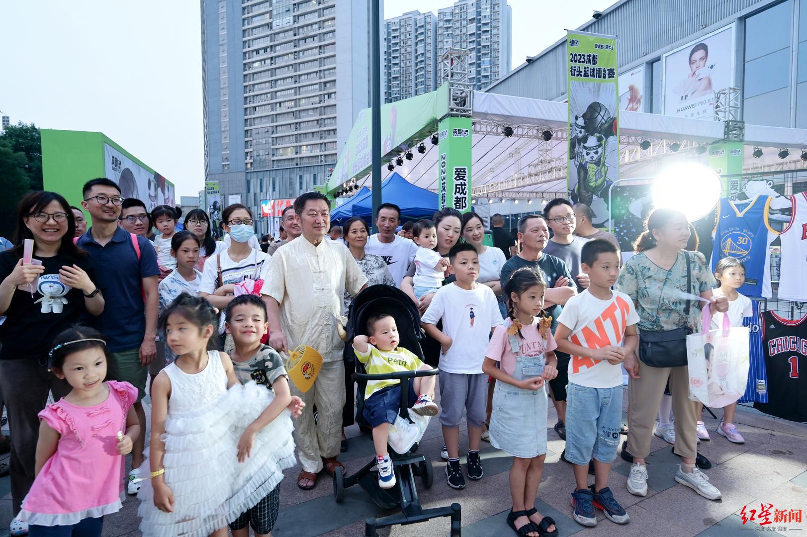 街头篮球 男PF 选哪个角色好？？ 貌似没特殊角色。。（没门槛 零距离 够街头 冠军球队在商场摆擂台 @爱打球的你不服来战）-第5张图片-拓城游