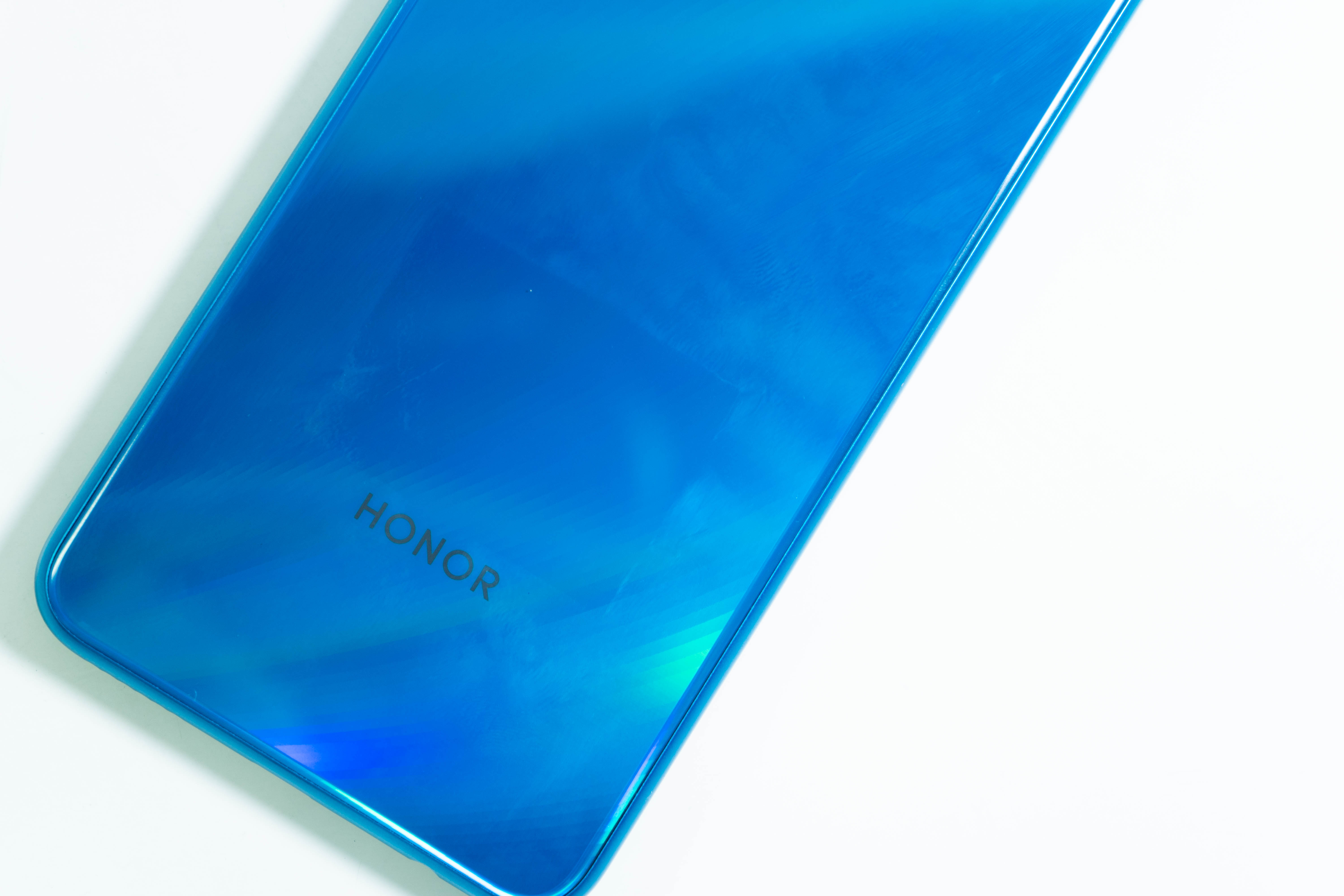 honor9a是什么型号honor9a是什么型号手机（荣耀9A首发开箱 |堪比充电宝的5000毫安的续航怪兽！）-第7张图片-拓城游