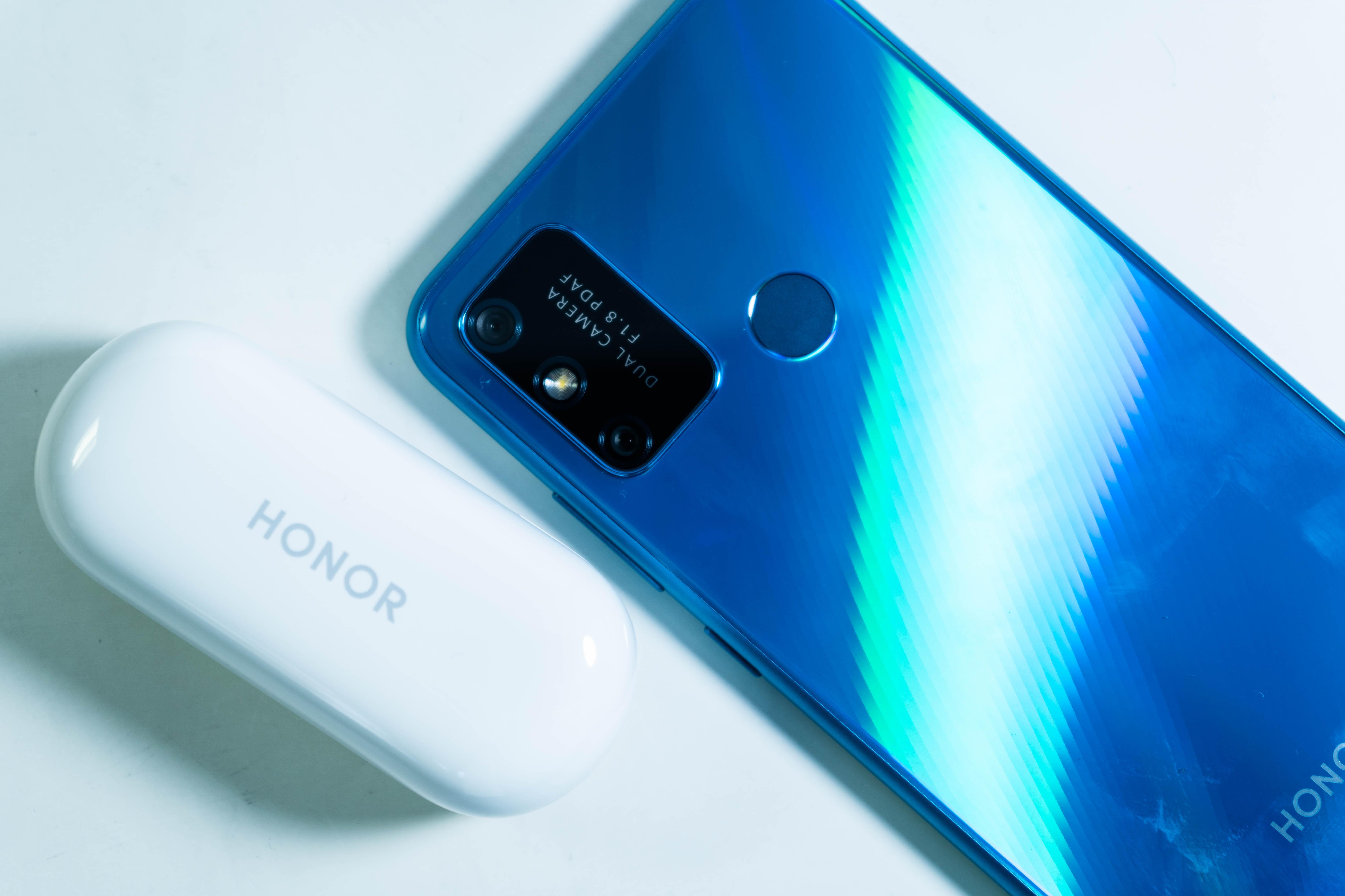 honor9a是什么型号honor9a是什么型号手机（荣耀9A首发开箱 |堪比充电宝的5000毫安的续航怪兽！）-第13张图片-拓城游