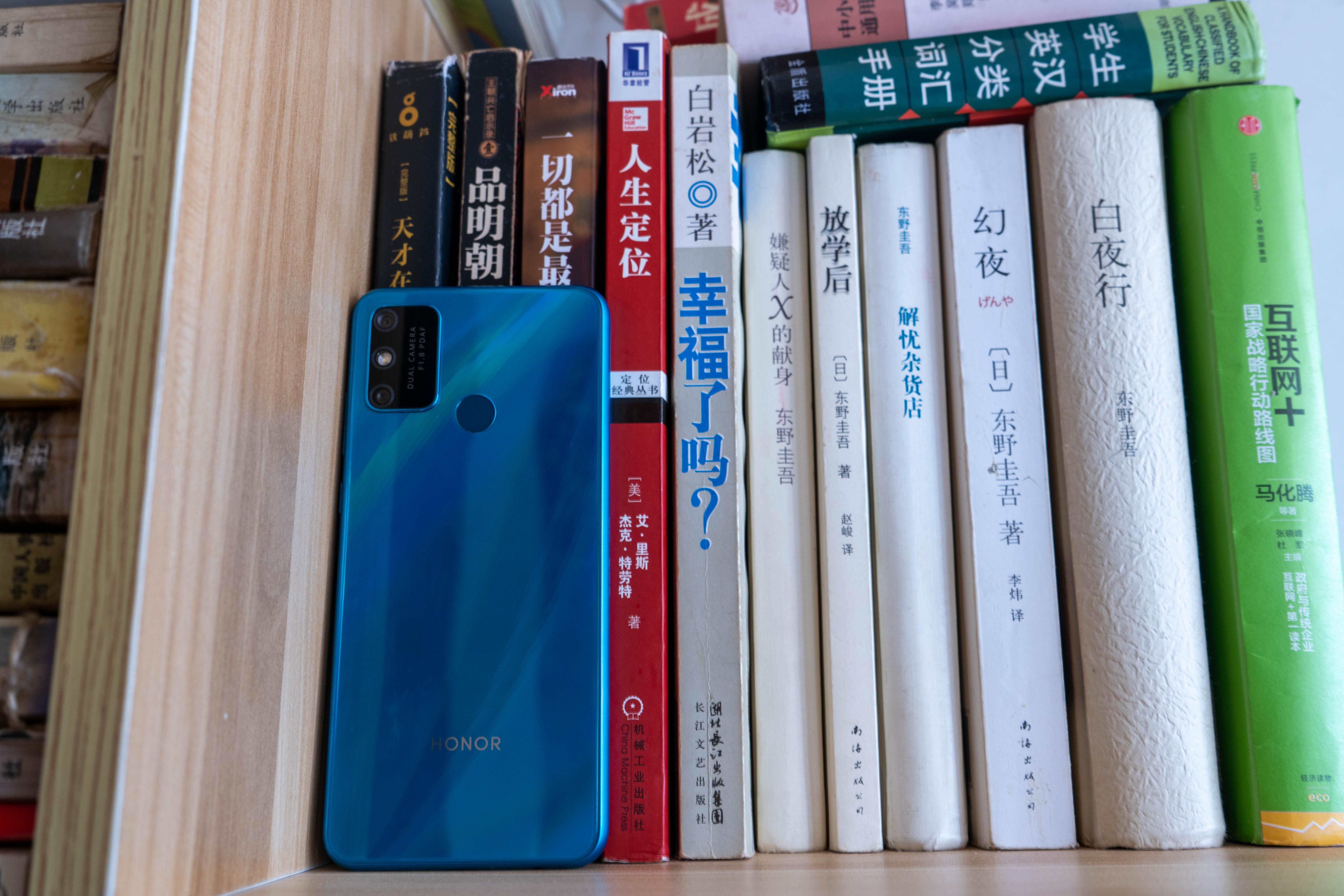 honor9a是什么型号honor9a是什么型号手机（荣耀9A首发开箱 |堪比充电宝的5000毫安的续航怪兽！）-第8张图片-拓城游