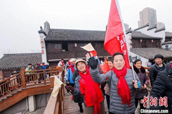 水陆大会是什么意思（中新健康丨杭州新年走运大会举行：水陆并行 民众走运祈福）-第2张图片-拓城游